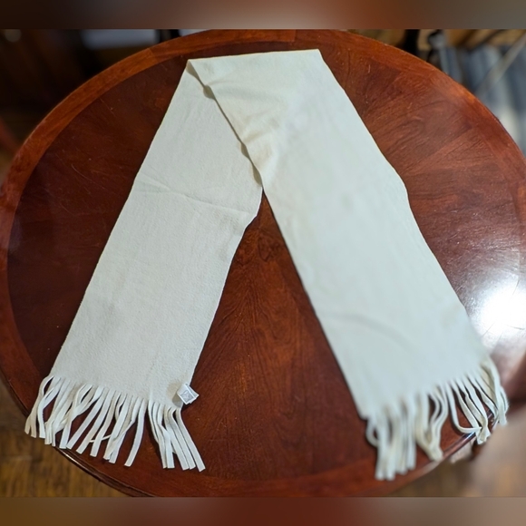 EUC Old Navy Womens White Scarf with Fringes - Picture 6 of 7